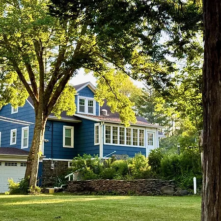 1890 Capecod Farmhouse:Charming, Private, Spacious